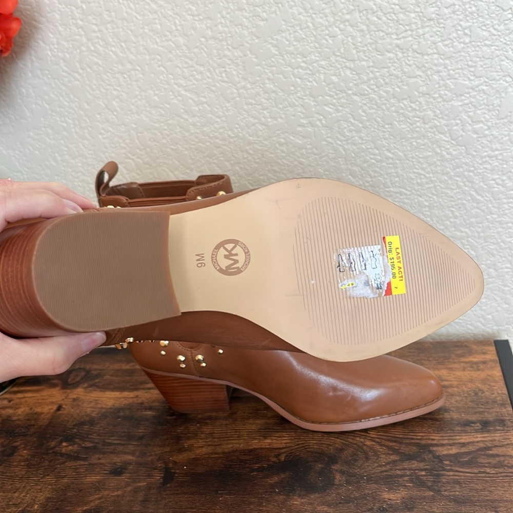 🆕 Michael Kors Kinlee Astor Studded Leather Ankle Boot - Picture 8 of 10